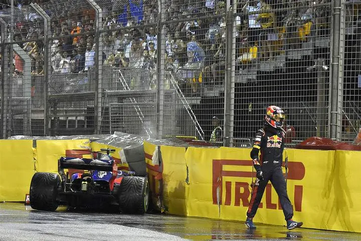 Daniil Kvyat, crash