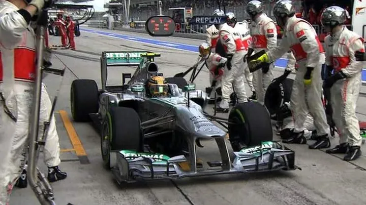 Hamilton wrong pit malaysia
