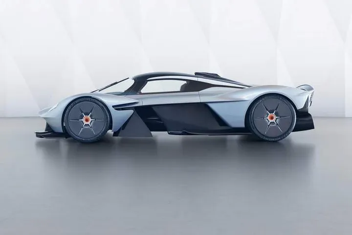 aston-martin-valkyrie-–-images-of-the-adrian-newey-designed-hypercar (5)