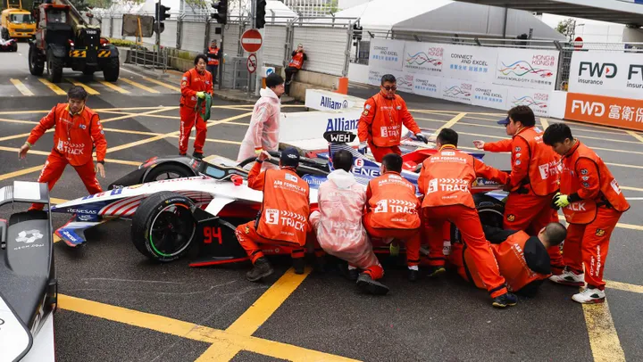 HONG KONG STREET CIRCUIT, HONG KONG - MARCH 10: Car of Pascal Wehrlein (DEU), Mahindra Racing, M5 Electro rolled over a marshal whilst trying to remove it during the red flag during the Hong Kong E-prix at Hong Kong Street Circuit on March 10, 2019 in Hong Kong Street Circuit, Hong Kong. (Photo by Sam Bloxham / LAT Images)