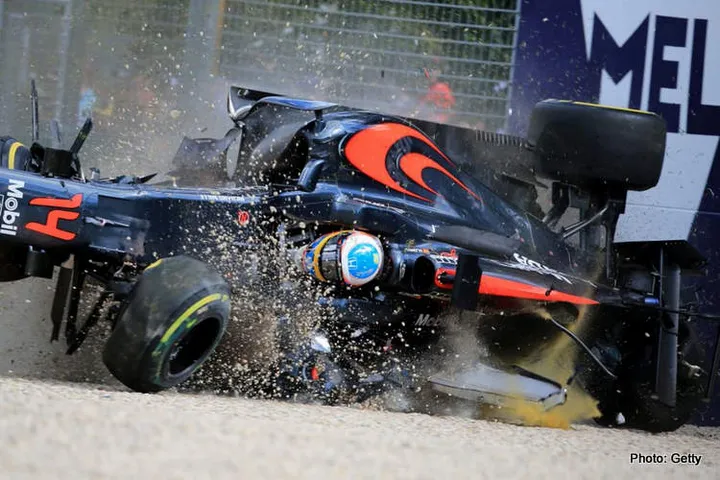 Fernando alonso crash 2016 australian grand prix mclaren melbourne accident 20-Mar-16 10-18-22 AM