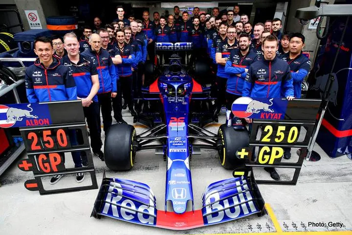1 daniilkvyatalexanderalbonf1grandprix8yo4hwsolhhx