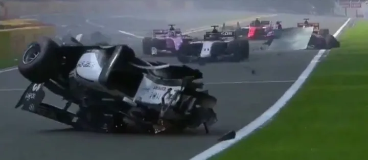 F.2 Spa, muore Hubert, Correa ferito alle gambe, gara annullata. I video del dramma - RMC Motori