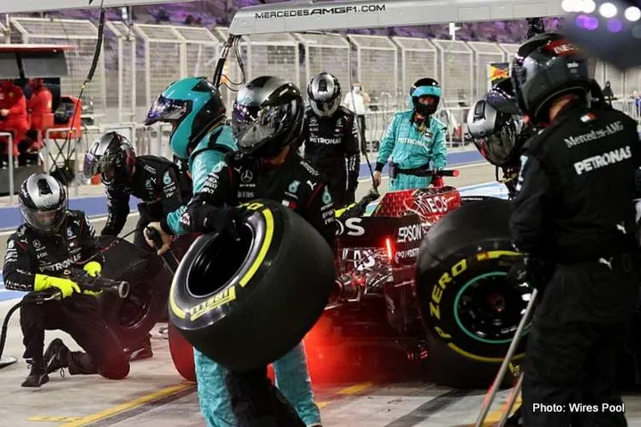 george russell mercedes pitstop