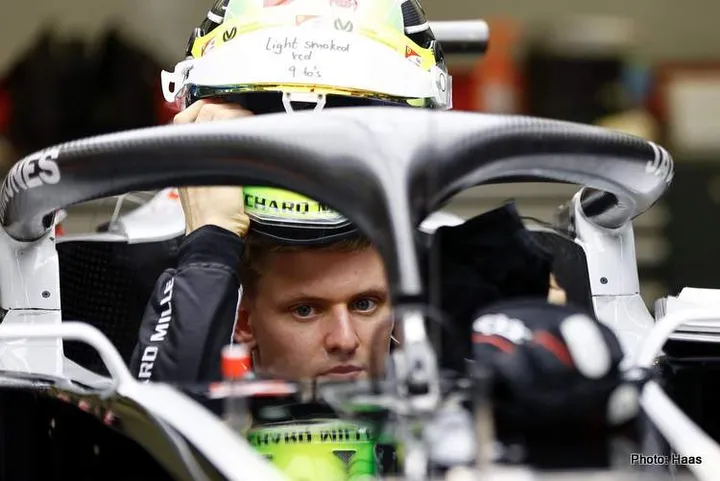mick-Haas seat fitting cockpit f1