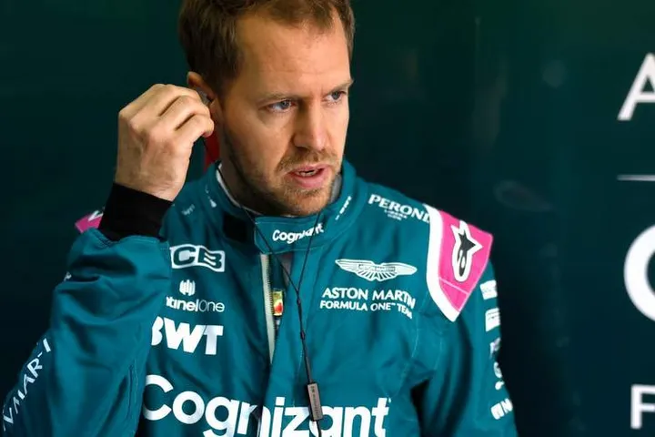 szafnauer wires-pool-sebastian-vettel-pit-garage-imola-aston-martin