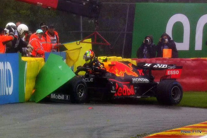 sergio perez crash