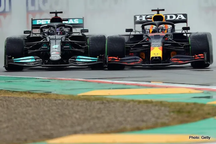 Rosberg hamilton verstapppen hard F1 battle crash accident