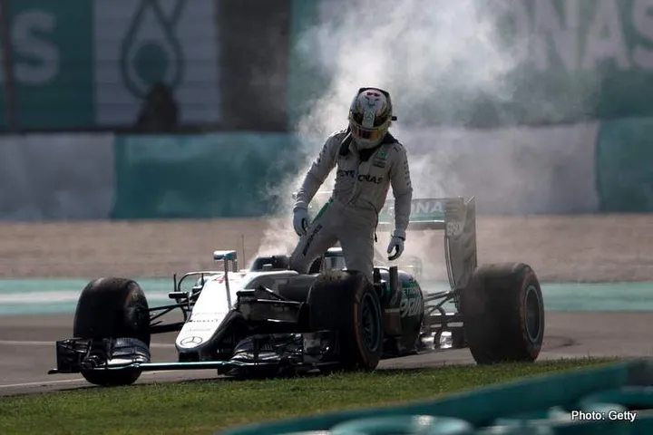 hamilton engine failure malaysia 2016 mercedes F1 PU