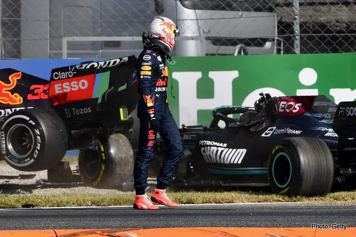 max-verstappen-red-bull-hamilton crash f1
