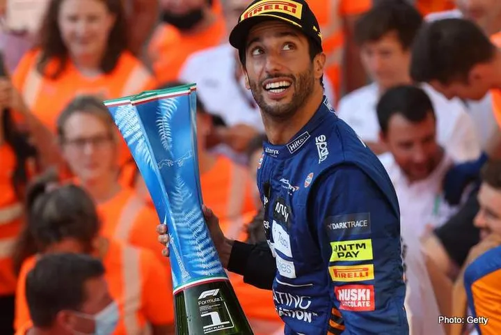 ricciardo italian grand prix winner celebrates Mclarem-001