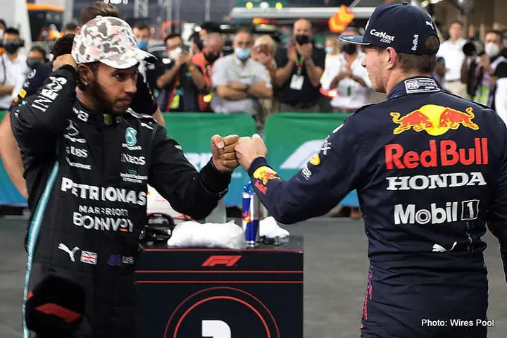 hamilton verstappen fist-bump abu dhabi grand prix
