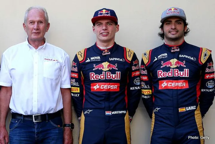 ABU DHABI, UNITED ARAB EMIRATES - NOVEMBER 29: Daniel Ricciardo of Australia and Infiniti Red Bull Racing, Daniil Kvyat of Russia and Infiniti Red Bull Racing, Max Verstappen of Netherlands and Scuderia Toro Rosso and Carlos Sainz of Spain and Scuderia Toro Rosso pose with Infiniti Red Bull Racing Team Consultant Dr Helmut Marko in the paddock before the Abu Dhabi Formula One Grand Prix at Yas Marina Circuit on November 29, 2015 in Abu Dhabi, United Arab Emirates. (Photo by Mark Thompson/Getty Images) // Getty Images/Red Bull Content Pool // P-20151129-00309 // Usage for editorial use only // Please go to www.redbullcontentpool.com for further information. //