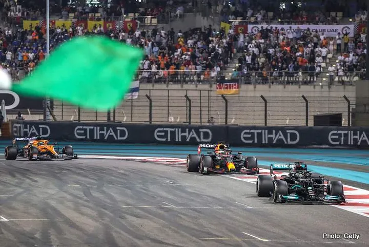 2021-Abu-Dhabi-Grand-Prix-race-restart hamilton verstappen brown