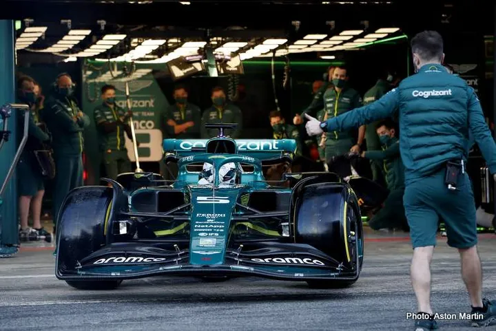 vettel barcelona testing amr22 2022