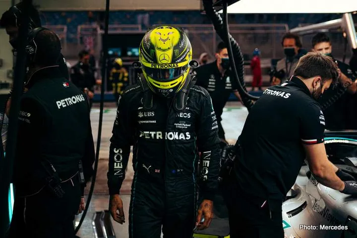lewis hamilton bahrain 2022 f1 fp1 practice