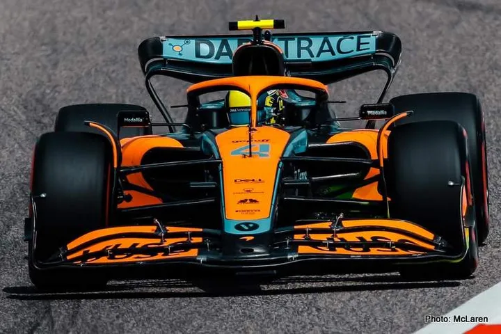 lando norris mclaren bahrain test
