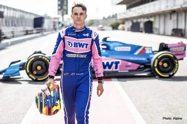 Piastri-Bahrain-2022 McLaren boost reserve driver options with Oscar Piastri