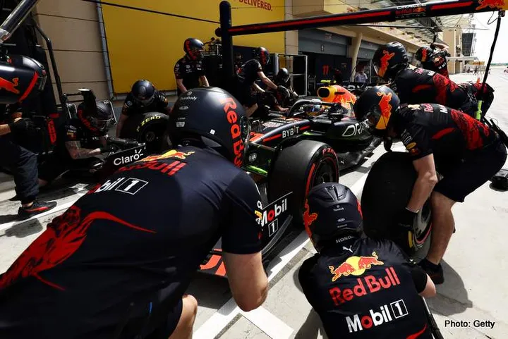 BAHRAIN, BAHRAIN - MARCH 12: Sergio Perez of Mexico driving the (11) Oracle Red Bull Racing RB18 makes a pitstop during Day Three of F1 Testing at Bahrain International Circuit on March 12, 2022 in Bahrain, Bahrain. (Photo by Mark Thompson/Getty Images)