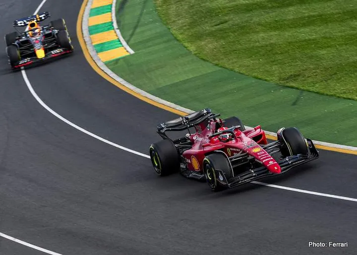 2022 Melbourne F1 sainz leclerc battle