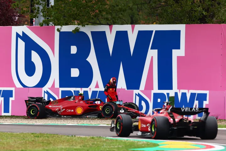 Carlos Sainz is the new Latifi" - Fans react online after 2022 F1 Imola GP Qualifying