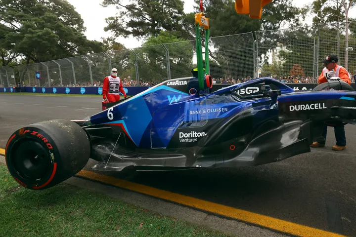 Watch Lance Stroll collide with Nicholas Latifi as Canadian duo both CRASH OUT of Australian Grand Prix qualifying - Jk News
