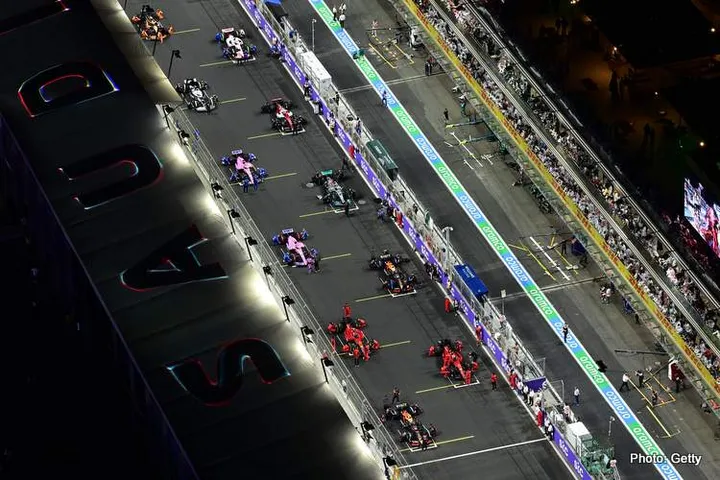 JEDDAH, SAUDI ARABIA - MARCH 27: A general view over the grid preparations showing Pole position qualifier Sergio Perez of Mexico and Oracle Red Bull Racing preparing to start the race during the F1 Grand Prix of Saudi Arabia at the Jeddah Corniche Circuit on March 27, 2022 in Jeddah, Saudi Arabia. (Photo by Clive Mason/Getty Images)