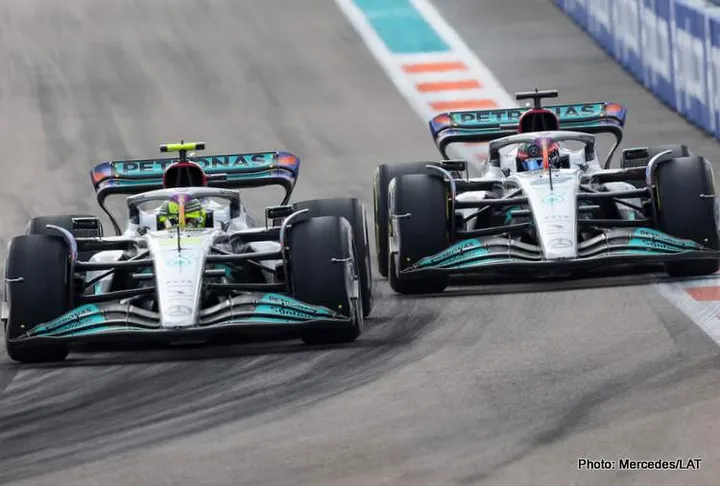 Mercedes Villeneuve: Russell riding wave, Hamilton trying not to drown