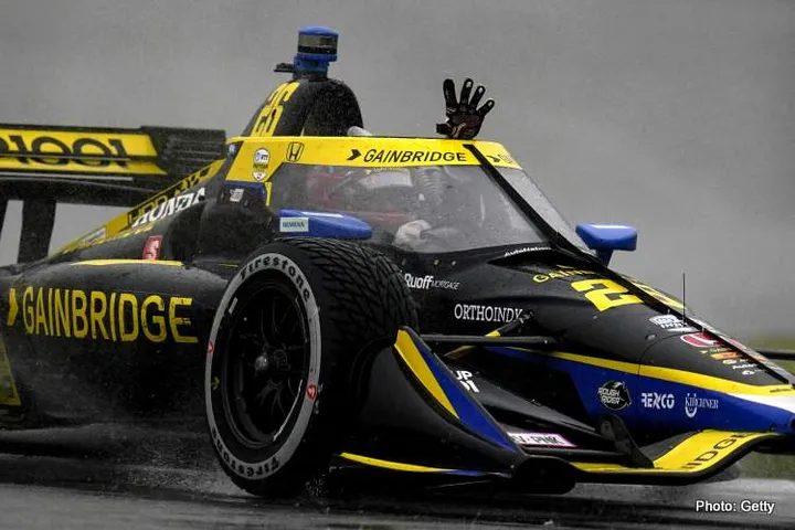 Herta-overtakes-in-the-rain-and-wins-the-IndyCar-GP aeroscreen-001