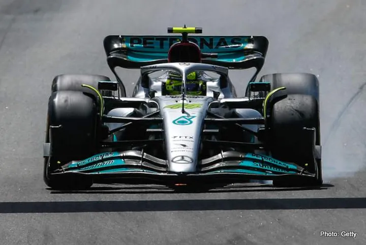 Wolff Lewis-Hamilton-Mercedes-GP-Spanish puncture