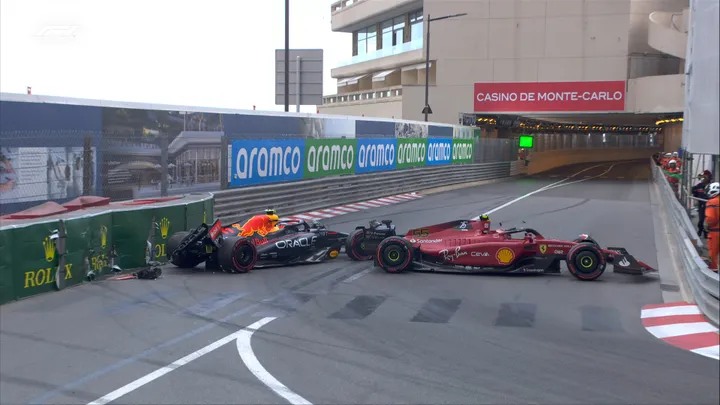 Perez Sainz red bullcrash