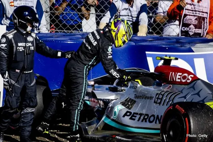 lewis-hamilton-qualifying crash