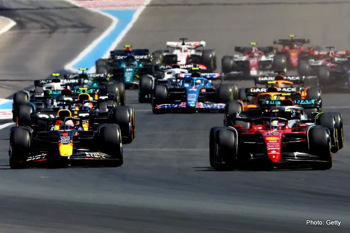 LE CASTELLET, FRANCE - JULY 24: Charles Leclerc of Monaco driving the (16) Ferrari F1-75 leads Max Verstappen of the Netherlands driving the (1) Oracle Red Bull Racing RB18 and the rest of the field into turn one at the start during the F1 Grand Prix of France at Circuit Paul Ricard on July 24, 2022 in Le Castellet, France. (Photo by Mark Thompson/Getty Images) innovation