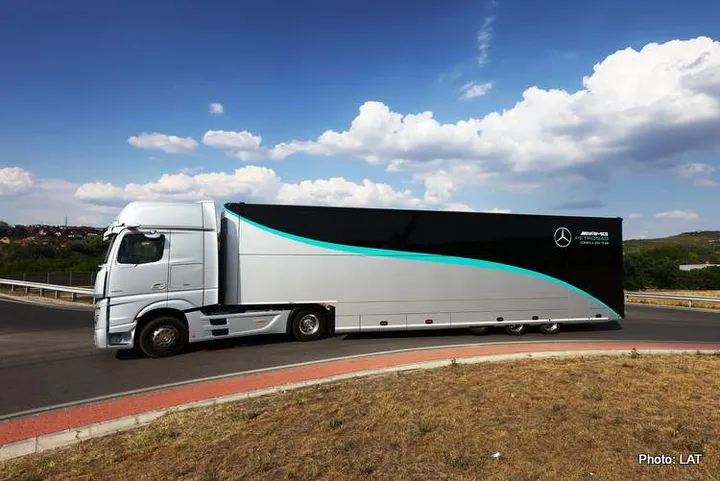 Mercedes trial biofuels on race trucks, reduce CO2 emissions 89%