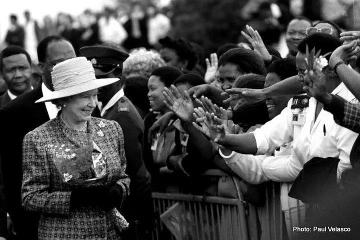 Queen Elizabeth II of Britain smiles as she walks past waving hospital workers during her tour of the Baragwanath Hospital in Soweto. (Photo by Paul Velasco / PictureNET Africa) foreign affairs
