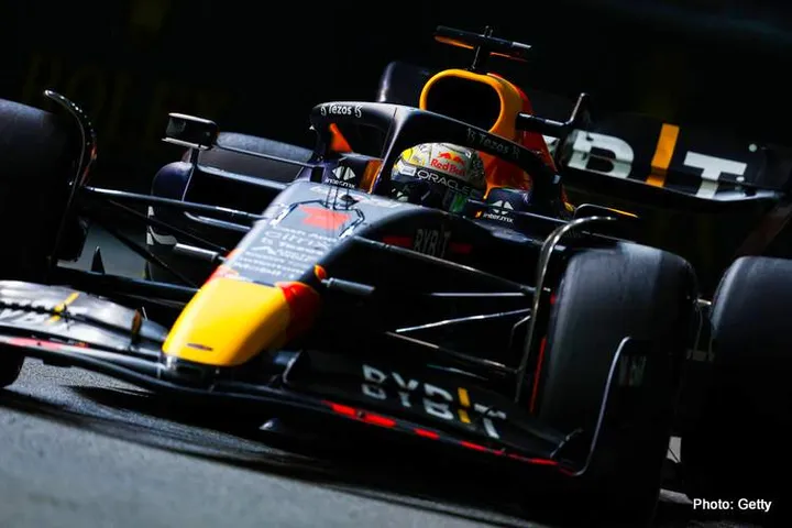 SINGAPORE, SINGAPORE - OCTOBER 01: Max Verstappen of the Netherlands driving the (1) Oracle Red Bull Racing RB18 on track during qualifying ahead of the F1 Grand Prix of Singapore at Marina Bay Street Circuit on October 01, 2022 in Singapore, Singapore. (Photo by Clive Rose/Getty Images,)