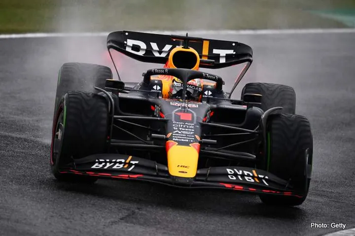 SUZUKA, JAPAN - OCTOBER 09: Max Verstappen of the Netherlands driving the (1) Oracle Red Bull Racing RB18 on track during the F1 Grand Prix of Japan at Suzuka International Racing Course on October 09, 2022 in Suzuka, Japan. (Photo by Clive Mason/Getty Images)