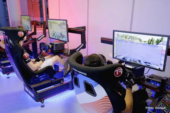 sim racing renault 2023