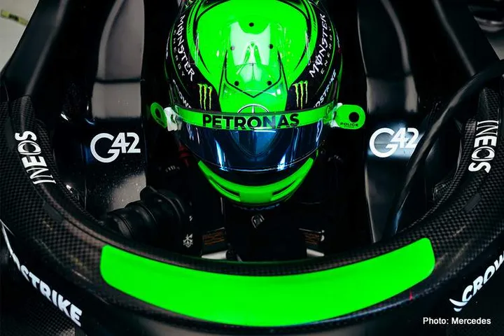 george russell helmet f1