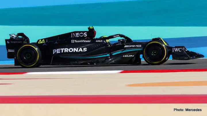 lewis hamilton mercedes w14 fp1 bahrain