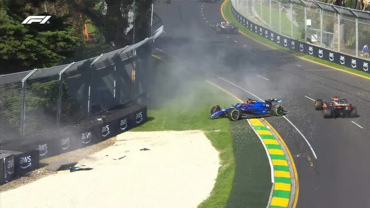 albon willliams crash f1 melbourne australian gp