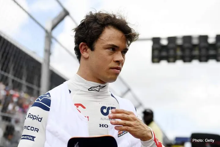 De Vries out, Ricciardo in?