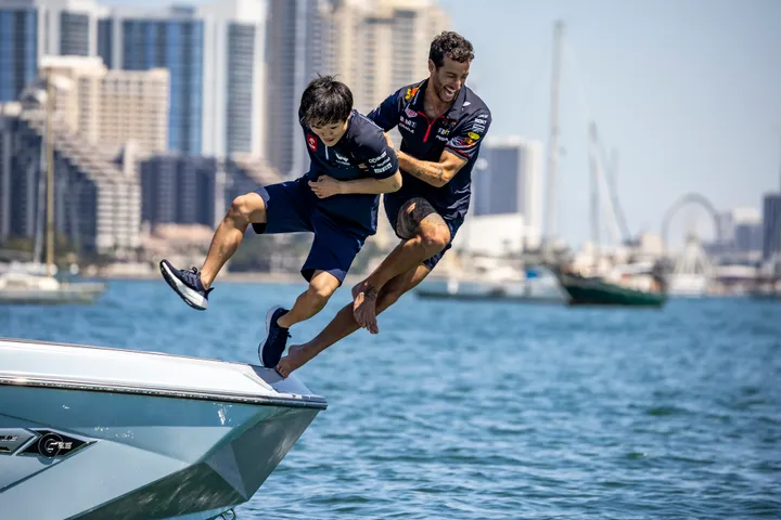 F1. Improbable et hilarant retour en course de Daniel Ricciardo, avec Yuki Tsunoda ! - Le Mag Sport Auto - Le Mag Sport Auto