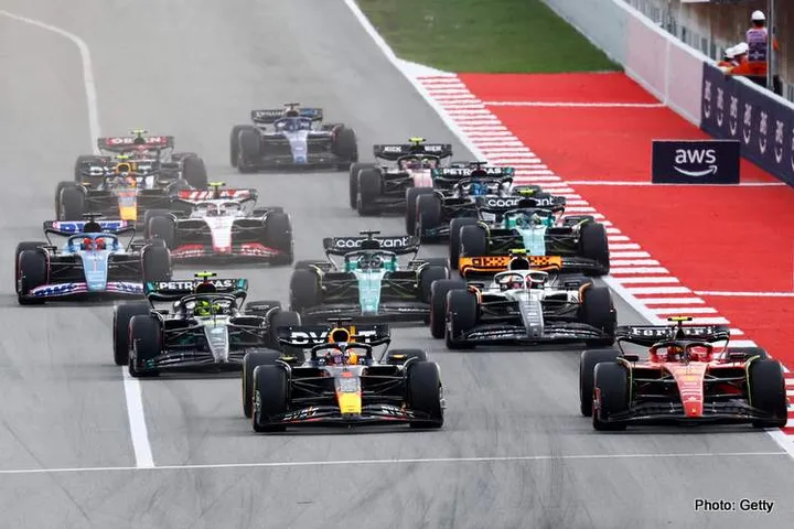 BARCELONA, SPAIN - JUNE 04: Max Verstappen of the Netherlands driving the (1) Oracle Red Bull Racing RB19 leads Carlos Sainz of Spain driving (55) the Ferrari SF-23 and the rest of the field into turn one at the start during the F1 Grand Prix of Spain at Circuit de Barcelona-Catalunya on June 04, 2023 in Barcelona, Spain. (Photo by Mark Thompson/Getty Images)
