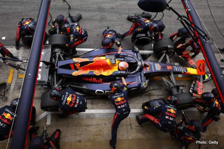 BARCELONA, SPAIN - JUNE 04: Max Verstappen of the Netherlands driving the (1) Oracle Red Bull Racing RB19 makes a pitstop during the F1 Grand Prix of Spain at Circuit de Barcelona-Catalunya on June 04, 2023 in Barcelona, Spain. (Photo by Dan Istitene/Getty Images)