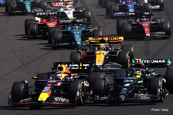 hamilton mercedes verstappen red bull f1 hungarian gp T1