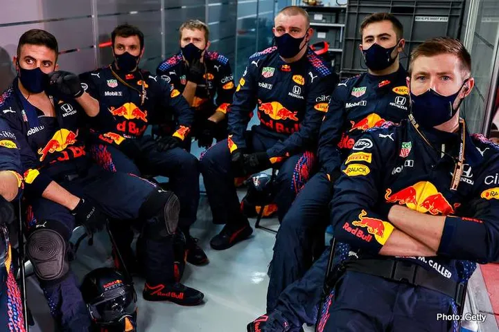 red bull f1 mechanics