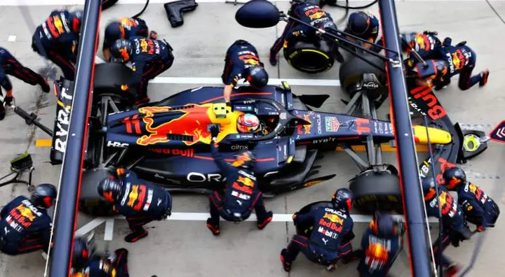 BUDAPEST, HUNGARY - JULY 31: Sergio Perez of Mexico driving the (11) Oracle Red Bull Racing RB18 makes a pitstop during the F1 Grand Prix of Hungary at Hungaroring on July 31, 2022 in Budapest, Hungary. (Photo by Mark Thompson/Getty Images)
