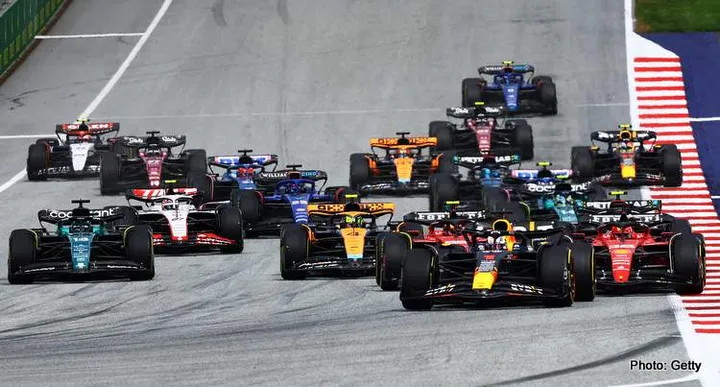 SPIELBERG, AUSTRIA - JULY 02: Max Verstappen of the Netherlands driving the (1) Oracle Red Bull Racing RB19 leads the field into turn one at the start during the F1 Grand Prix of Austria at Red Bull Ring on July 02, 2023 in Spielberg, Austria. (Photo by Mark Thompson/Getty Images)