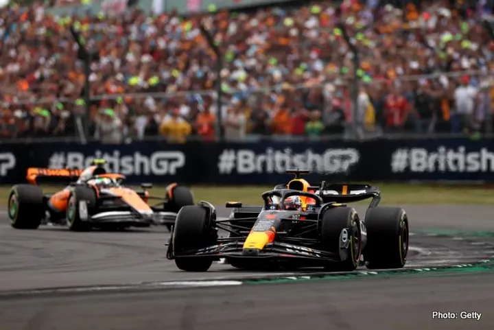 NORTHAMPTON, ENGLAND - JULY 09: Max Verstappen of the Netherlands driving the (1) Oracle Red Bull Racing RB19 leads Lando Norris of Great Britain driving the (4) McLaren MCL60 Mercedes during the F1 Grand Prix of Great Britain at Silverstone Circuit on July 09, 2023 in Northampton, England. (Photo by Ryan Pierse/Getty Images)
